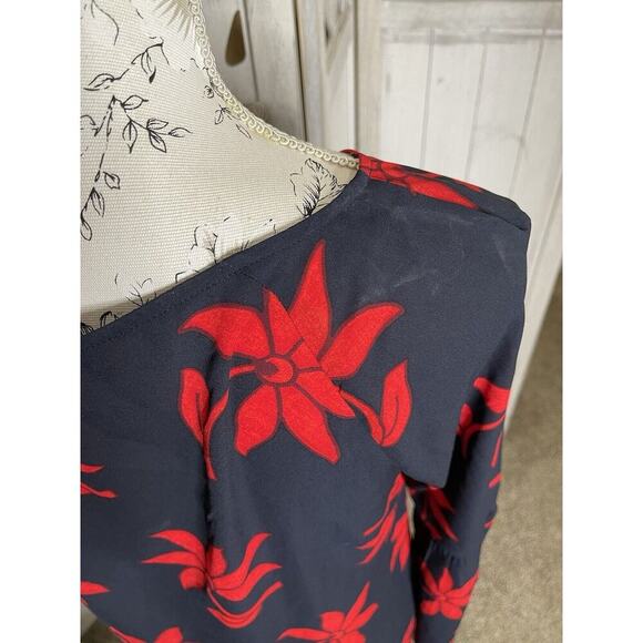 BANANA REPUBLIC Women’s Red Floral Navy Top Size Small Career Flowy - Picture 6 of 9
